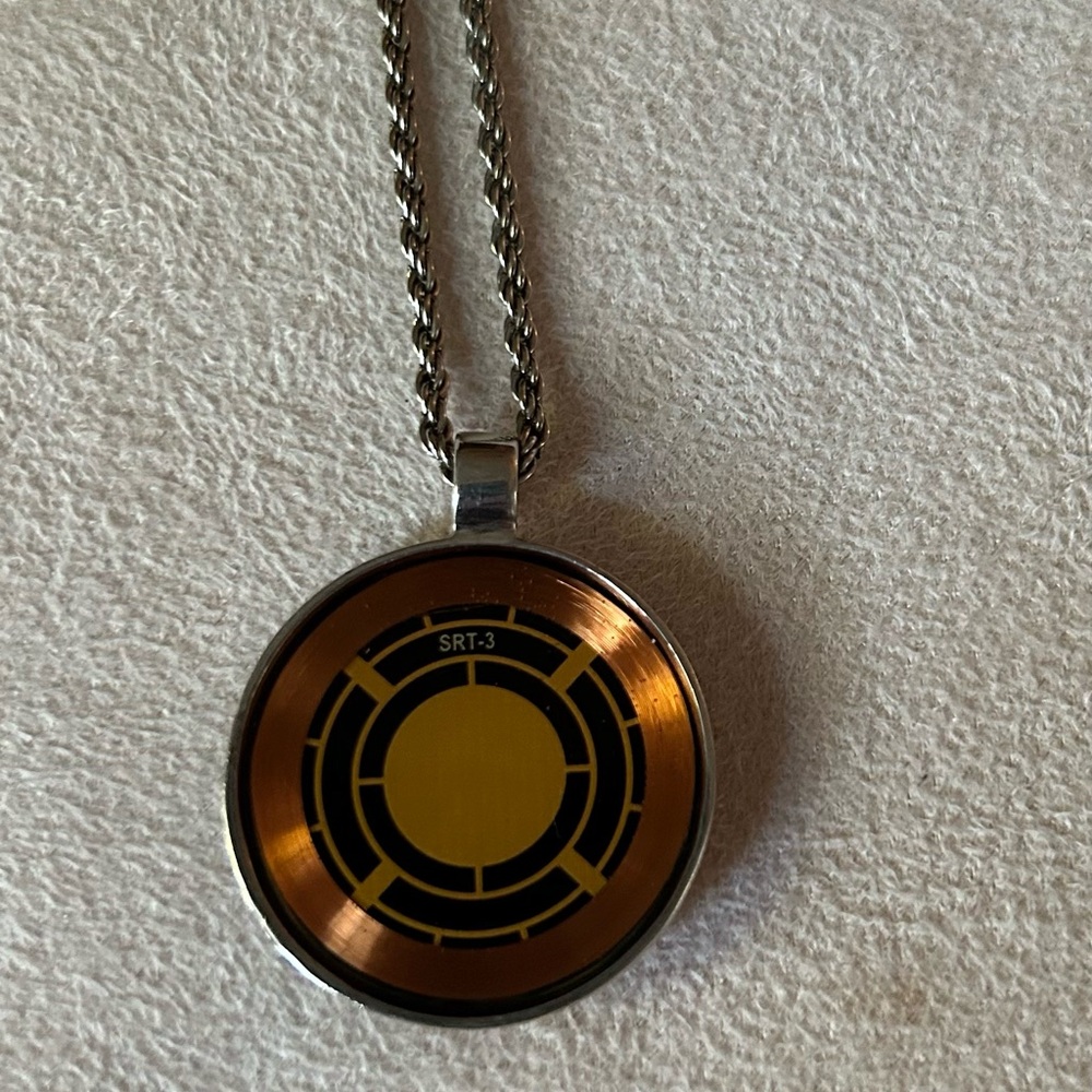 Q link SRT3 necklace